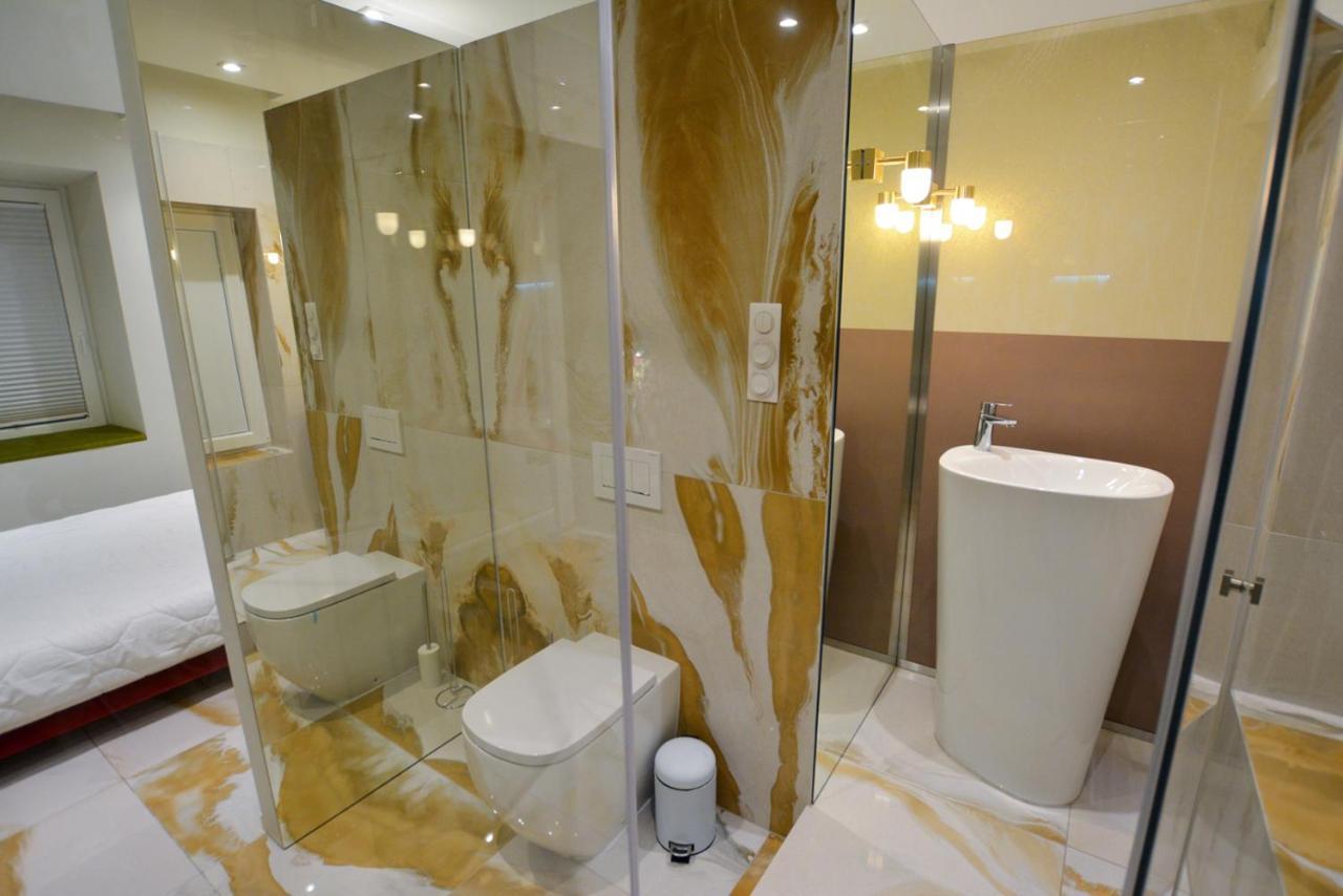 Lion'S Den Deluxe Studio Apartment Budapest Ngoại thất bức ảnh